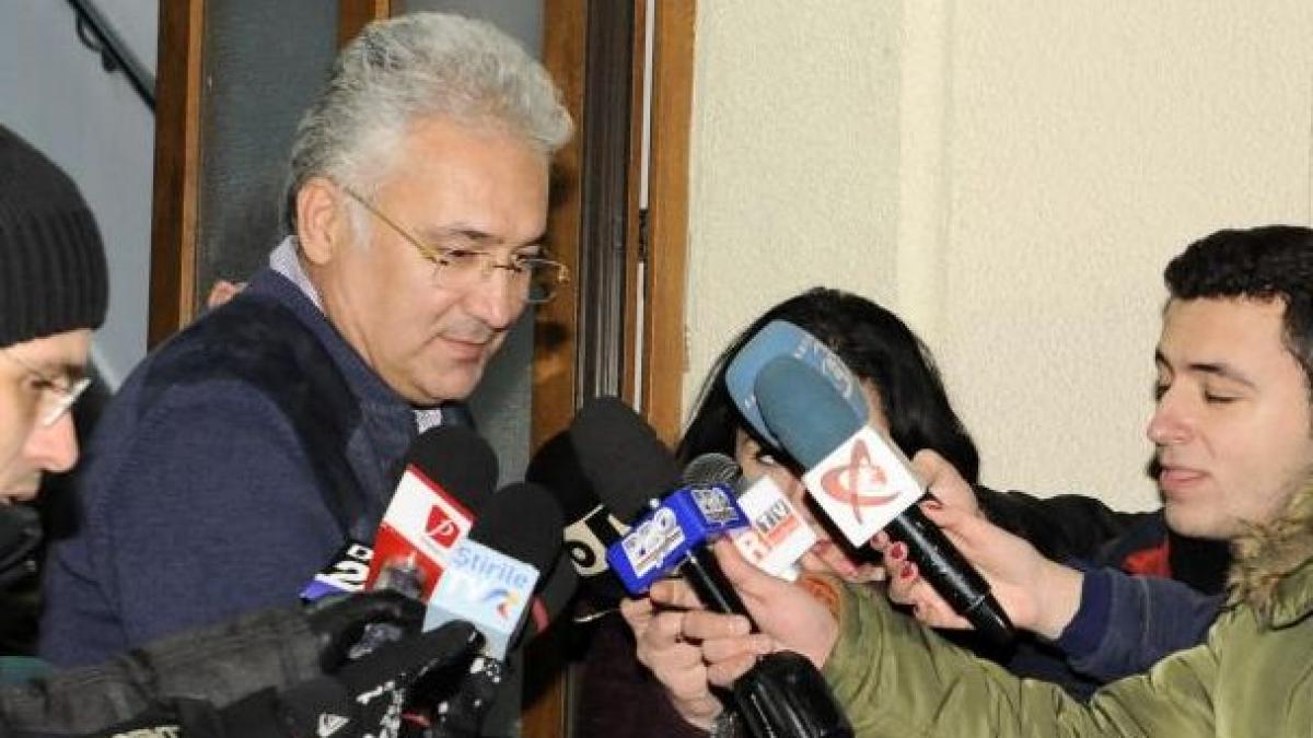 videanu face avere si cu catuse la maini