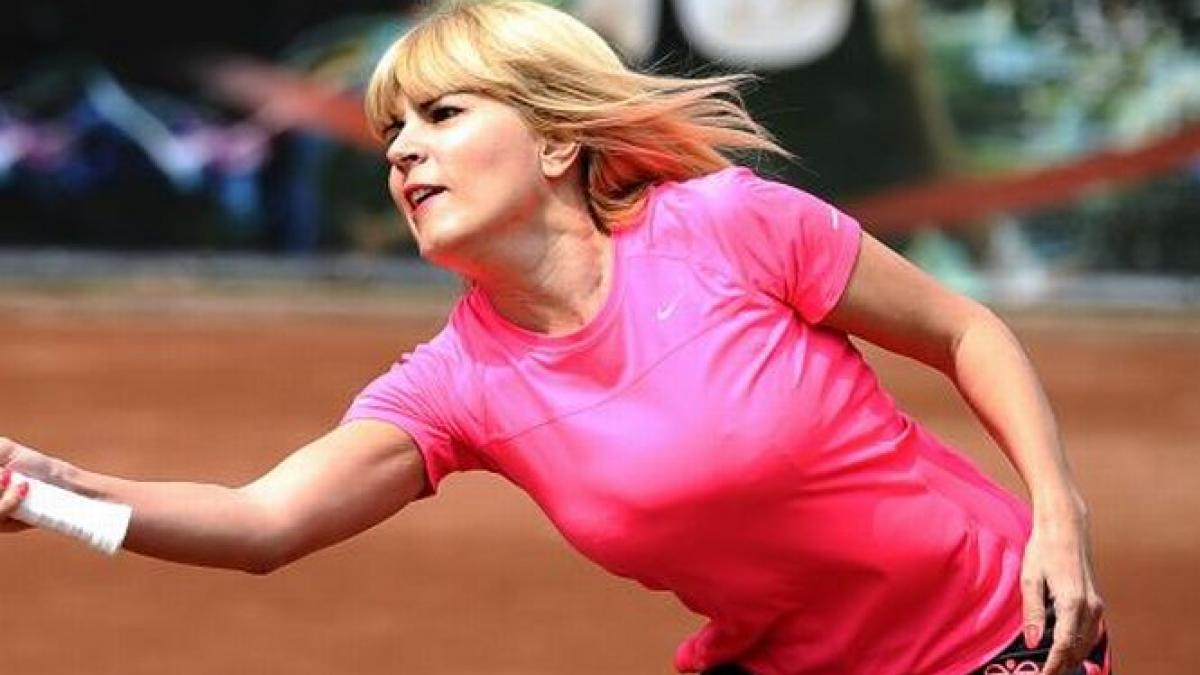 elena udrea fericita alaturi de noul iubit pe litoralul romanesc