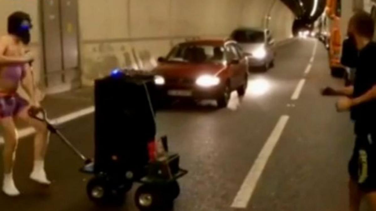 mii de imigranti au blocat din nou eurotunelul