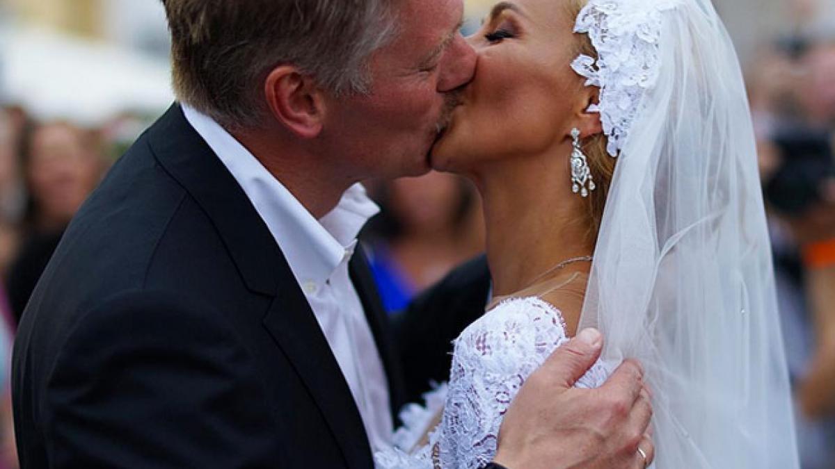 purtatorul de cuvant al lui putin in mijlocul unui scandal poza de nunta care a starnit o uriasa