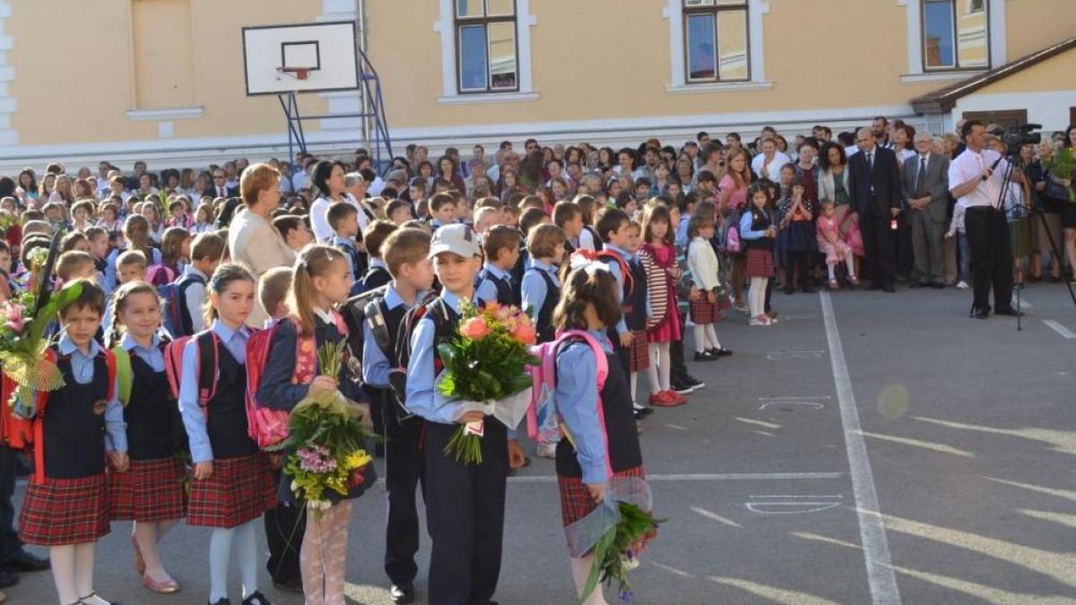 anul scolar 2015 2016 177 de zile de cursuri vacanta de iarna 19 decembrie 3 ianuarie