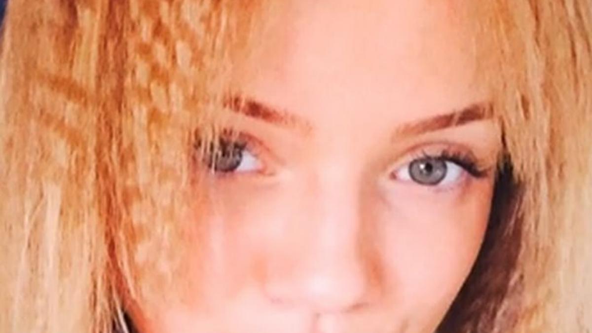 toata lumea o cauta ea era in vacanta asa am decis eu sa plec asa e varsta