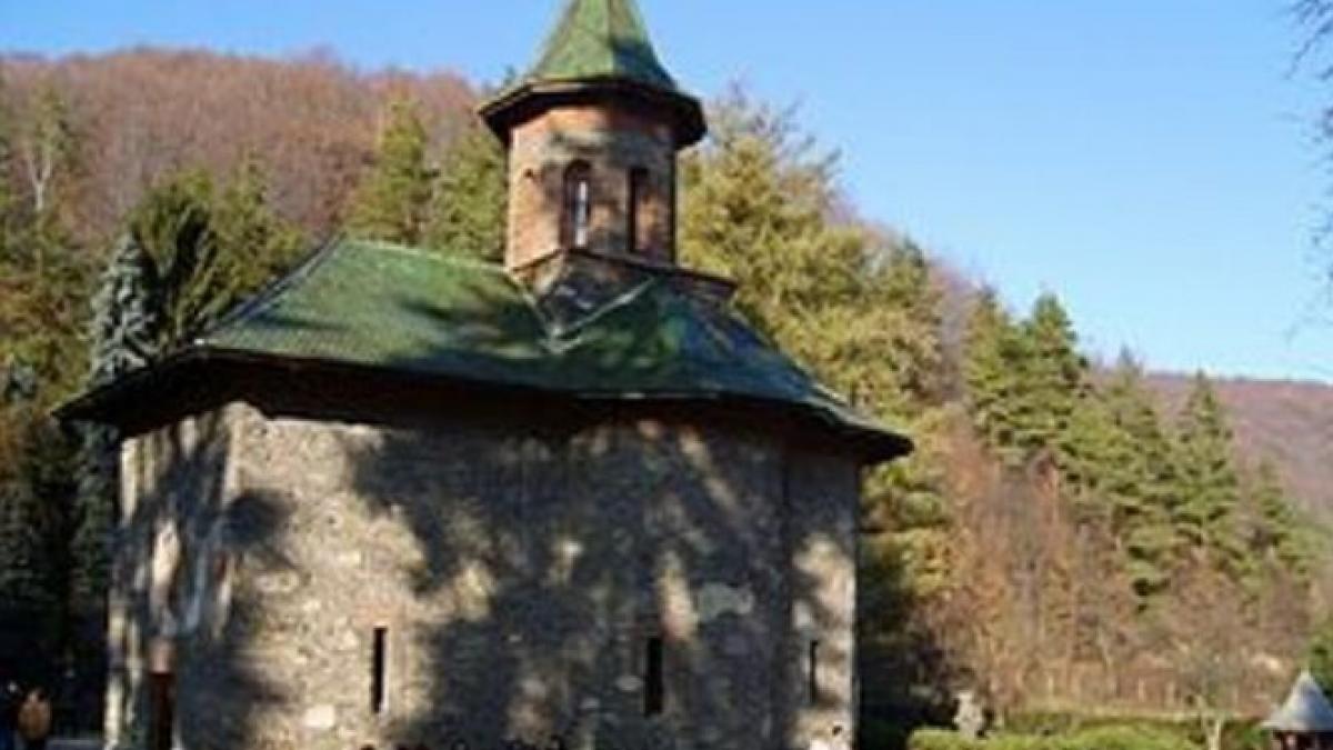 scandal la doi pasi de mormantul lui arsenie boca maicutele au inceput sa injure ca birjarii