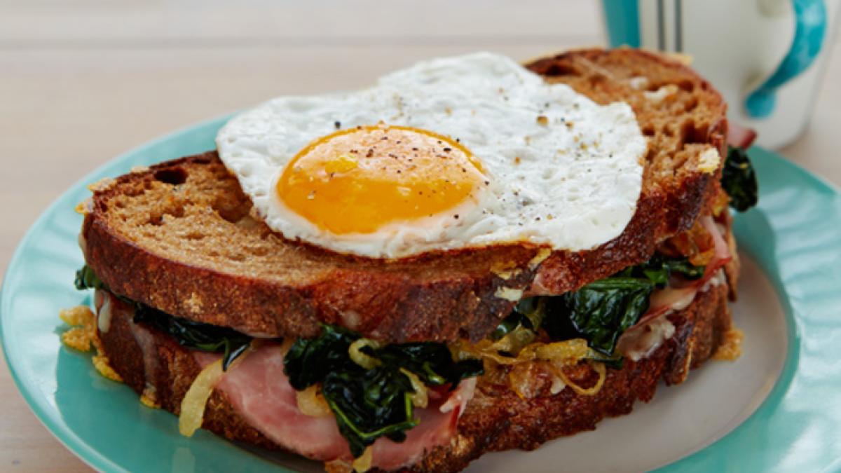 8 retete inedite cu oua pentru dimineti surprinzatoare