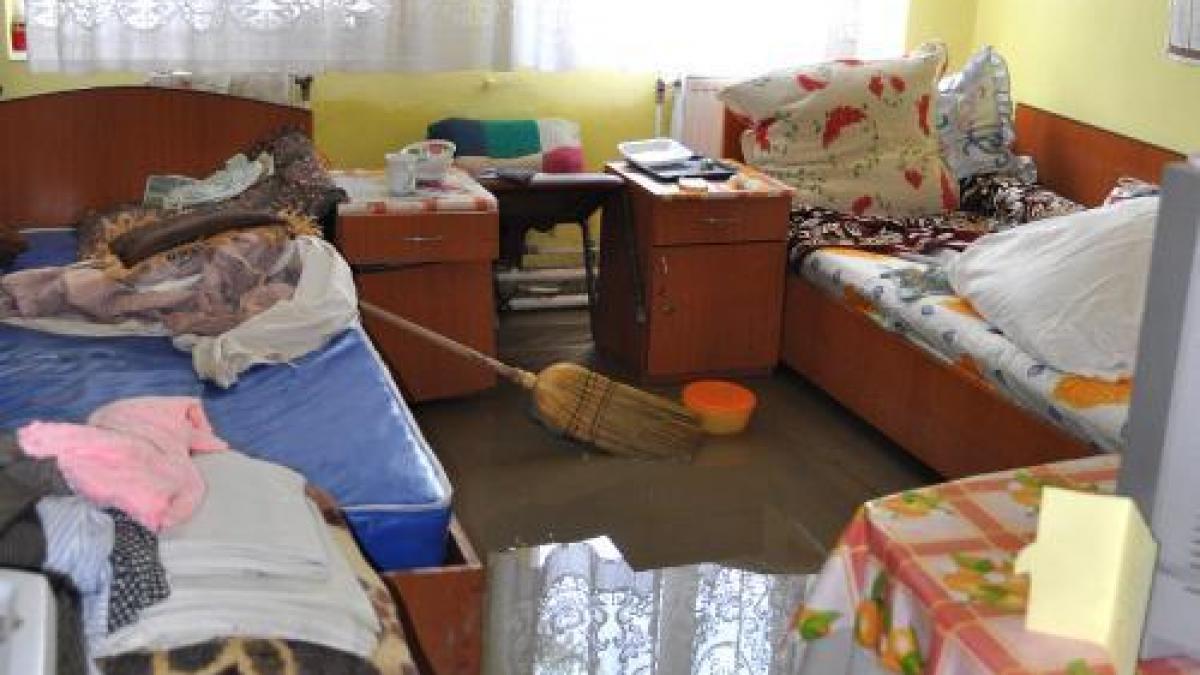 amenzi de pana la 10 000 de lei pentru locatarii care isi inunda vecinii