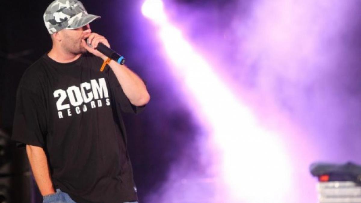 cheloo a scapat de puscarie ce suma a platit artistul