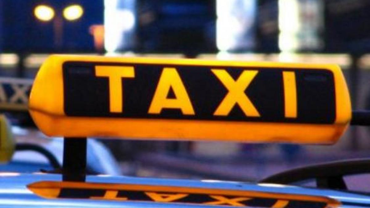 client lovit intentionat cu masina de taximetrist