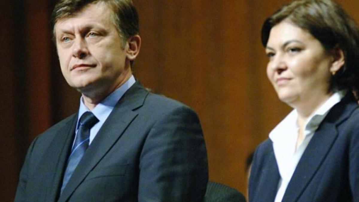 femeile instarite din spatele alesilor crin antonescu castiga de 5 ori mai putin decat sotia
