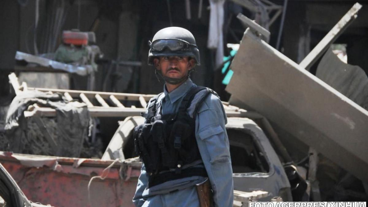 atentat sinucigas impotriva academiei de politie din kabul the guardian 20 de cadeti ai academiei