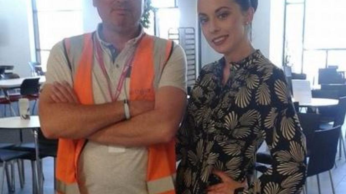 britanicii in stare de soc una dintre fetele de la cheeky girls lucreaza pentru compania de cai