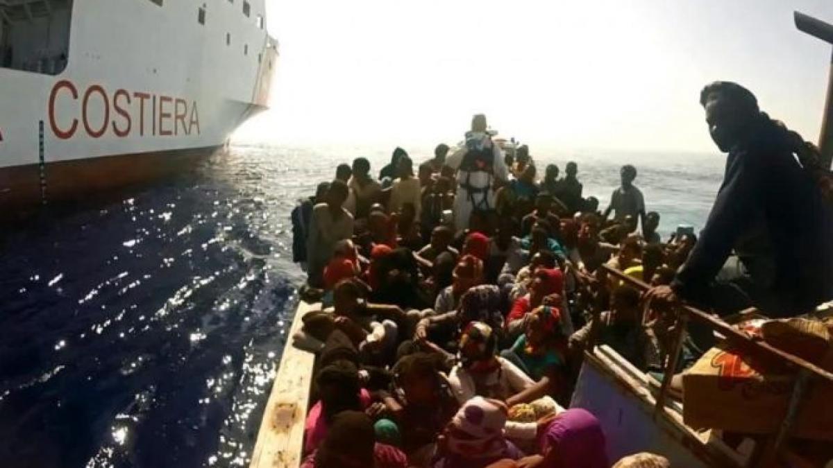 o mie de imigranti au fost salvati din apele marii mediterane