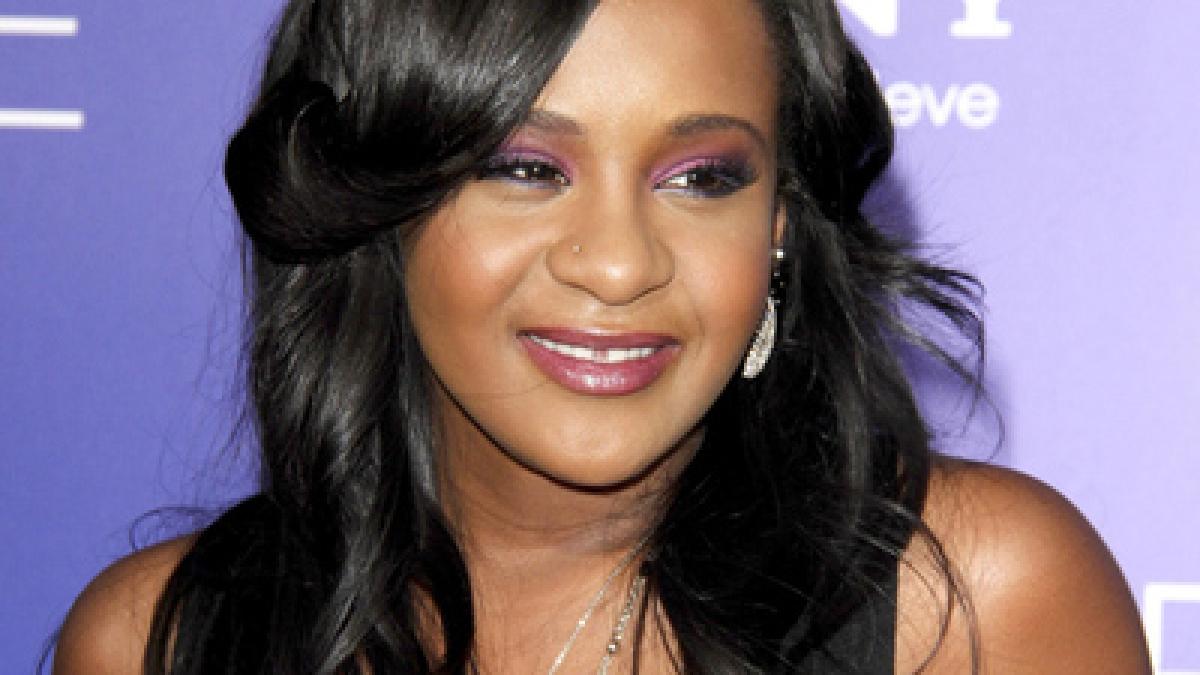 ultima poza cu bobbi kristina brown fiica lui whitney houston fotografiata in secret cu cateva zile