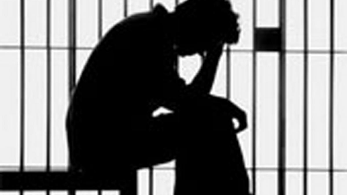 un fost sef al serviciului de informatii condamnat la zece ani de inchisoare pentru frauda