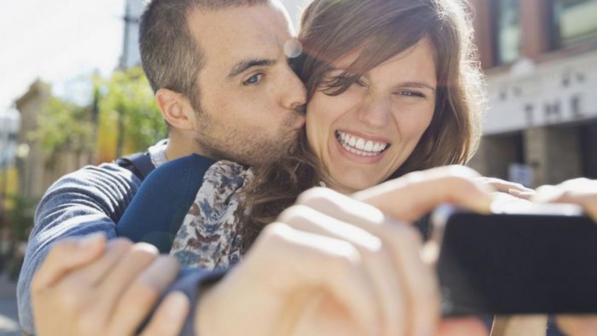 ce patesc cuplurile care isi etaleaza relatia pe facebook