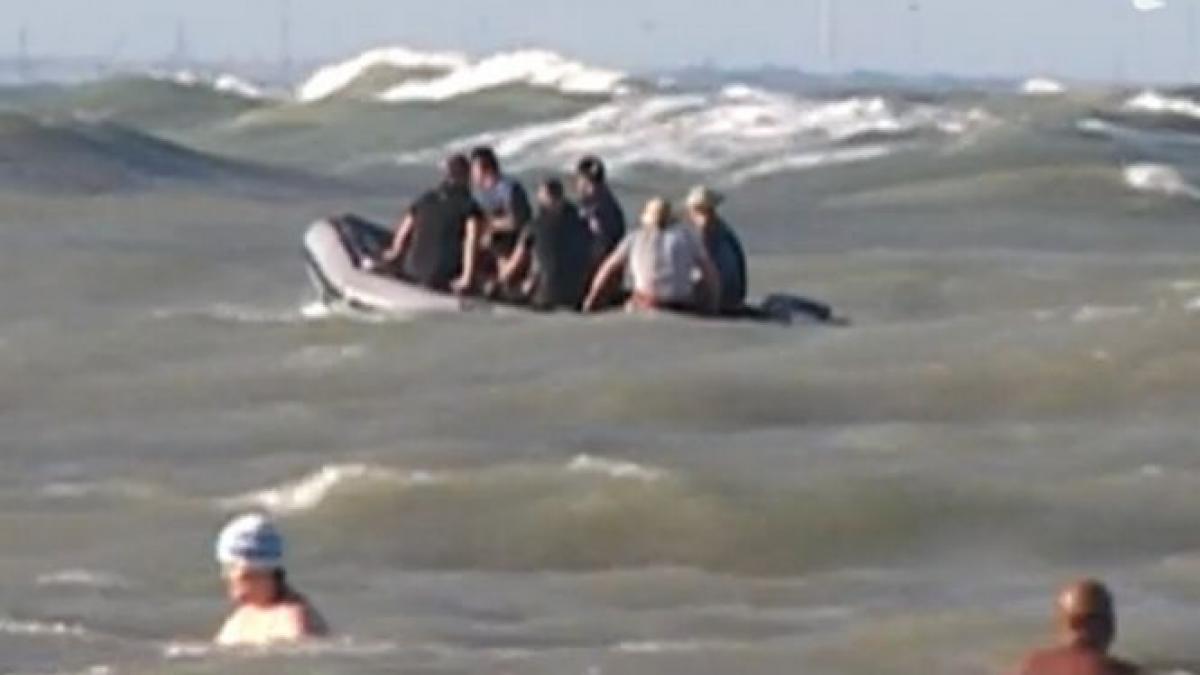 furtuna pe mare pericol pentru turistii de pe litoralul romanesc