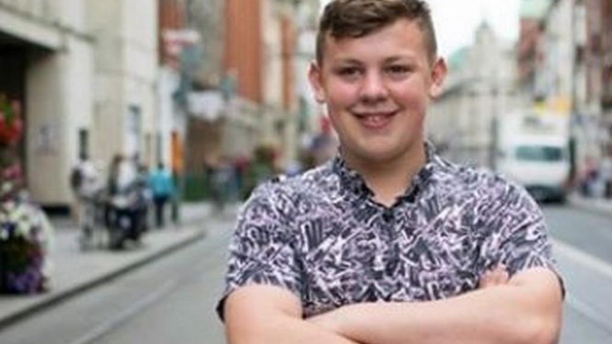 a salvat viata unui om cu o simpla intrebare gestul acestui baiat a schimbat lumea in bine