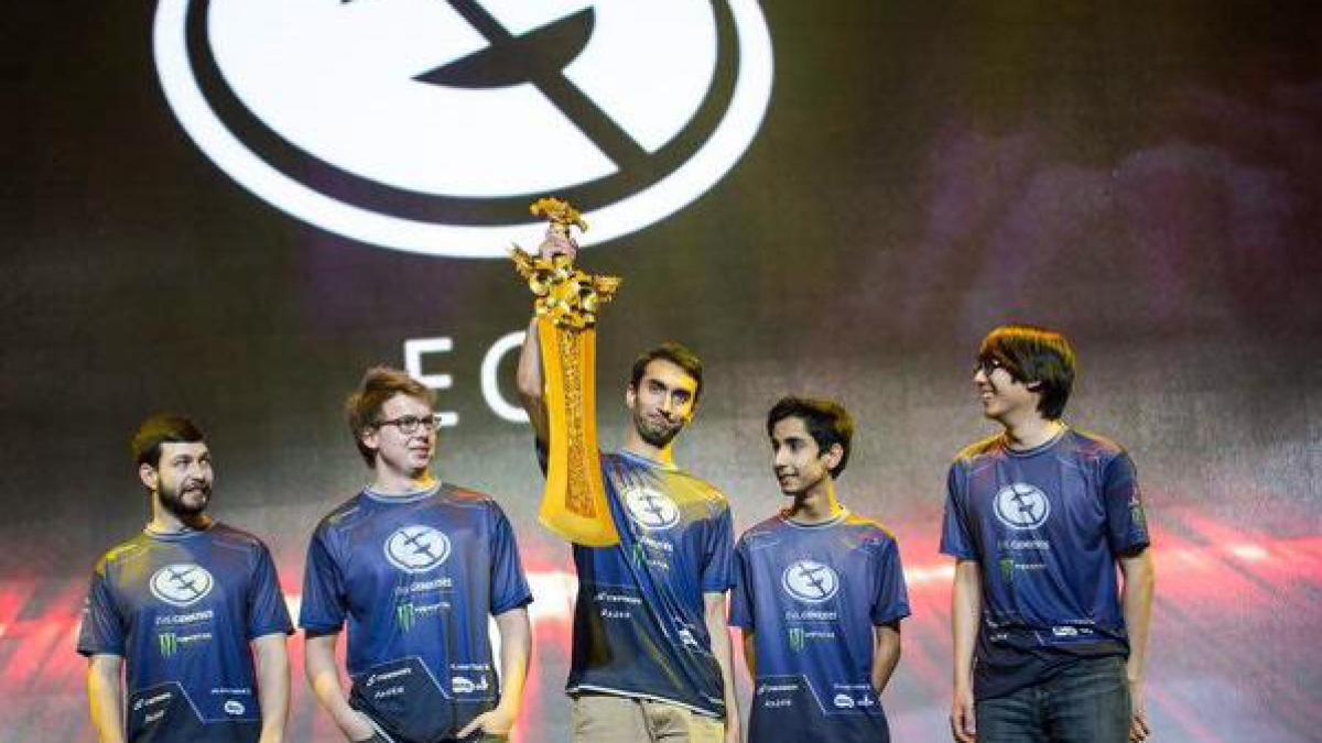 este platit sa se joace iar la 16 ani este cel mai tanar milionar din tara sa