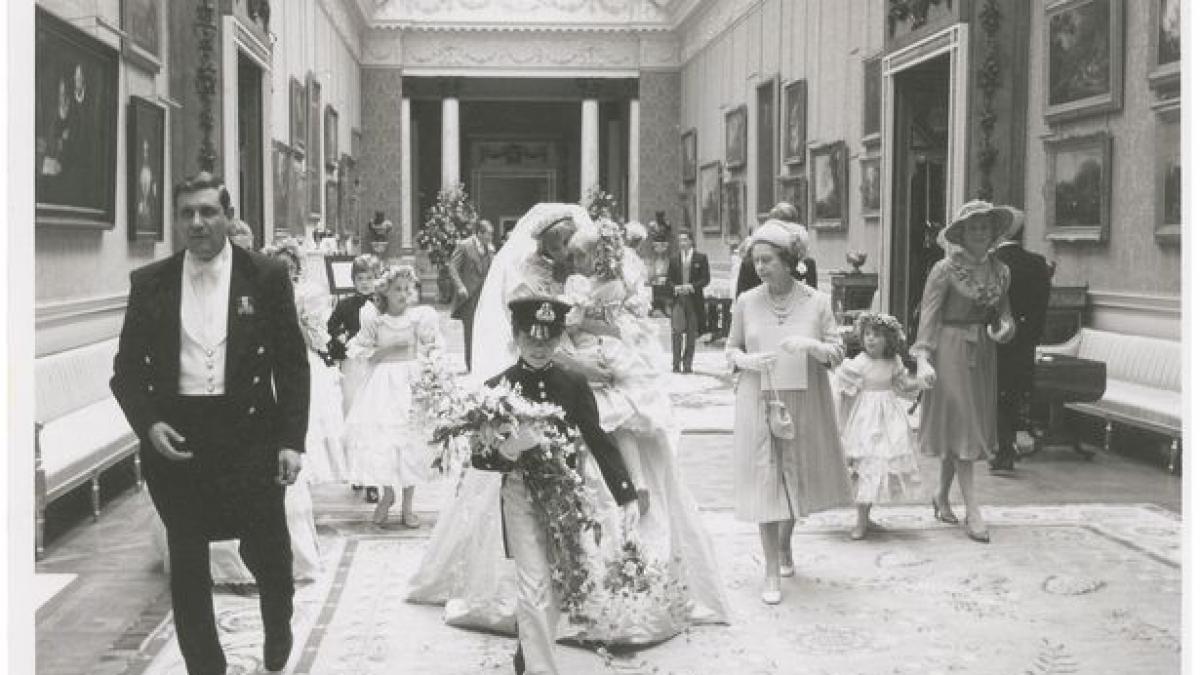 imagini nemaivazute cu printesa diana din ziua nuntii cu mostenitorul tronului marii britanii