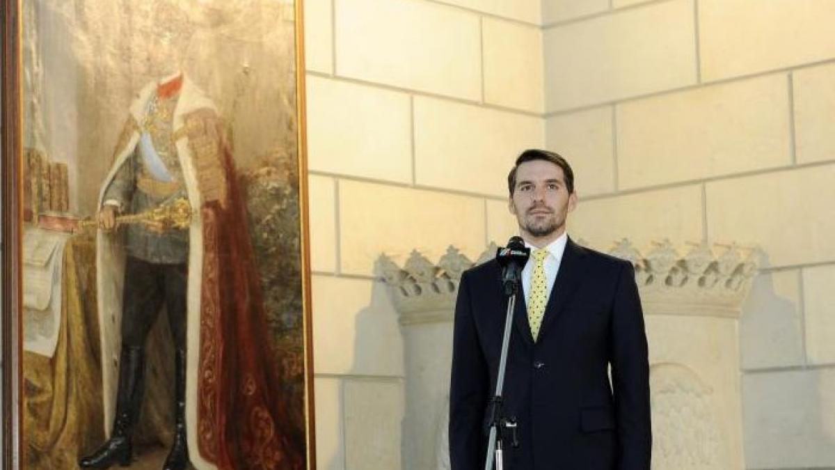 motivul excluderii principelui nicolae din linia de succesiune la coroana romaniei