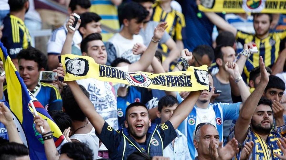 mijlocas al echipei fenerbahce istanbul victima unui atac armat in propria masina