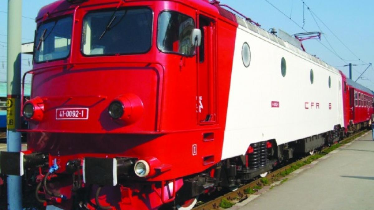 o fetita de 4 ani a fost lovita de tren