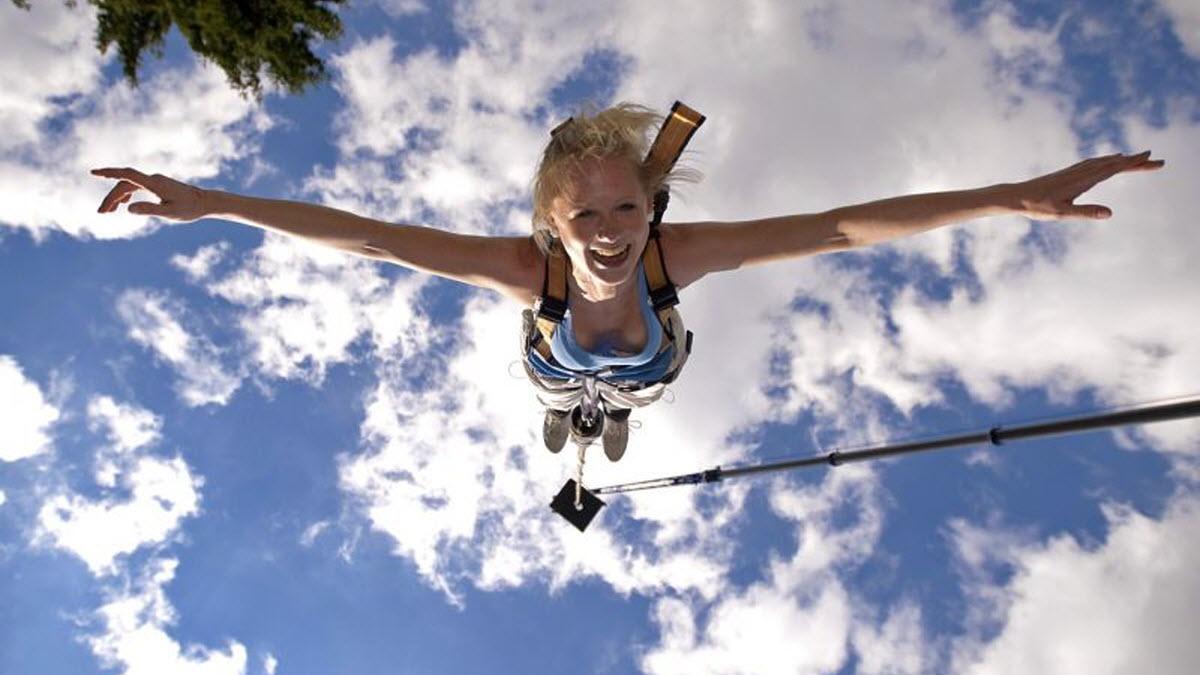 tanara moarta dupa o saritura cu coarda elastica