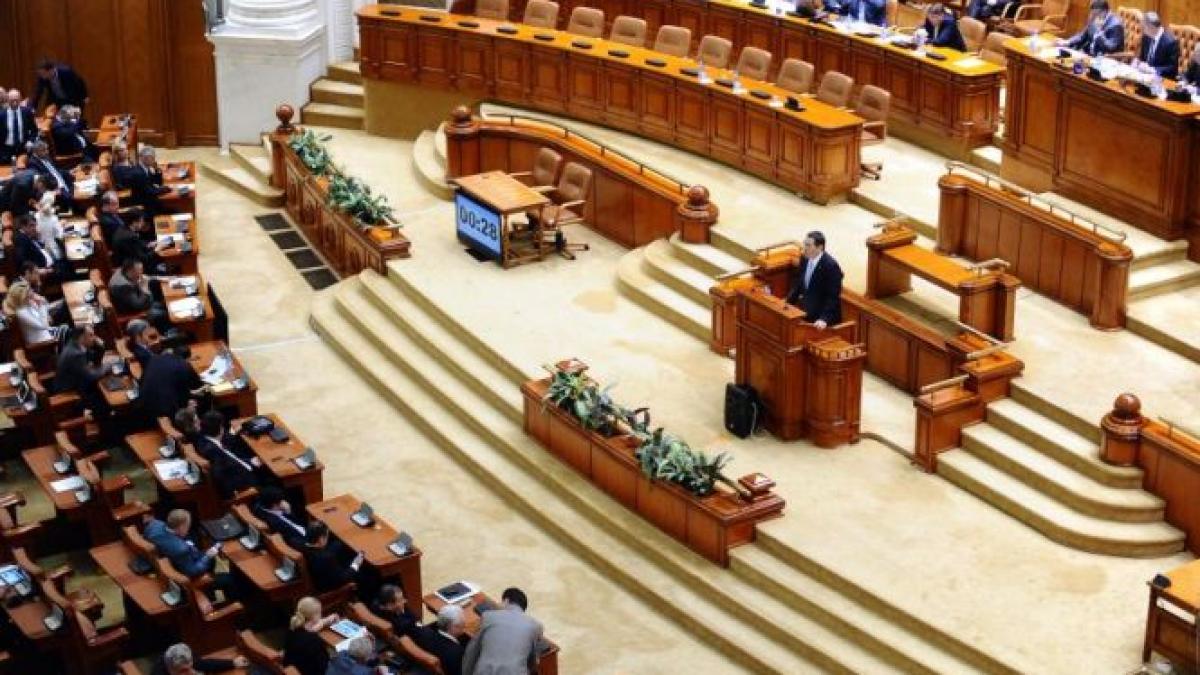 parlamentarii nu renunta la pensiile speciale