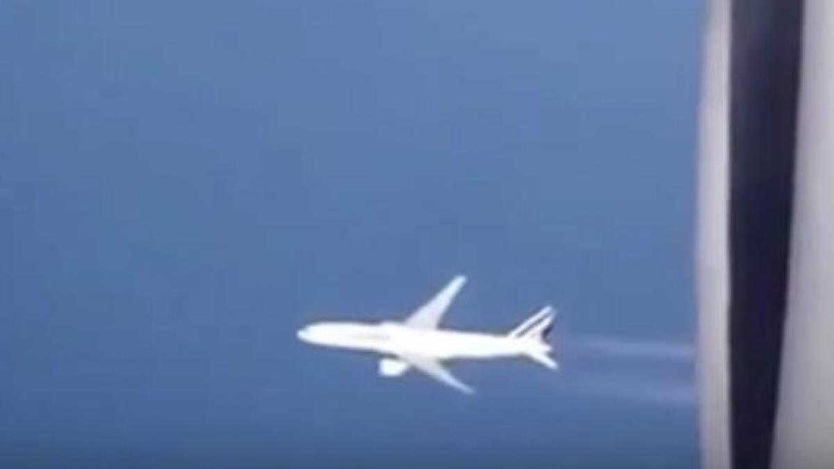 mesajul care a ingrozit pasagerii unui zbor puneti va centurile si uitati va pe geam lucrurile