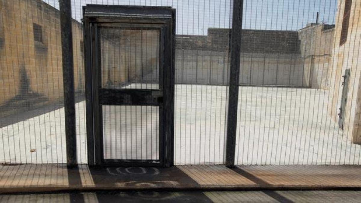 o romanca prinsa la furat a ales inchisoarea in loc sa se intoarca in tara