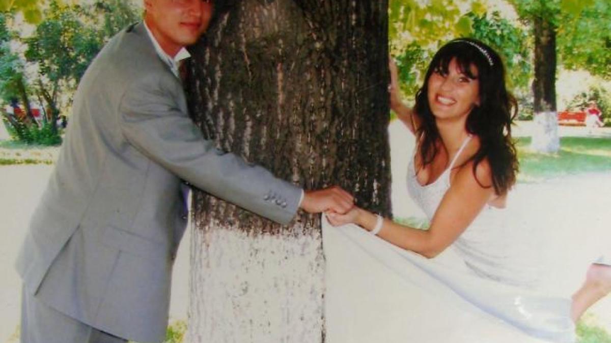 un jurnalist din romania a sunat o pe elodia ghinescu cine i a raspuns la telefon pe cuvant chiar a