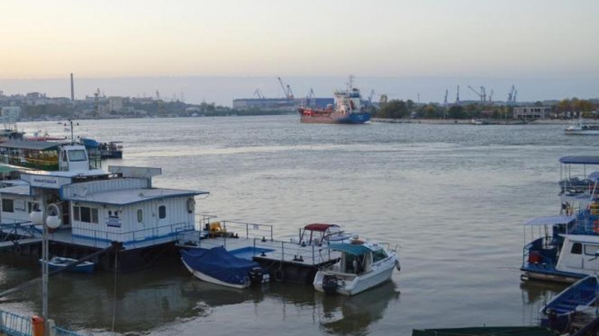 acest fenomen ciudat nu a mai fost intalnit de 10 ani situatia de pe dunare ingrijoreaza navigatorii