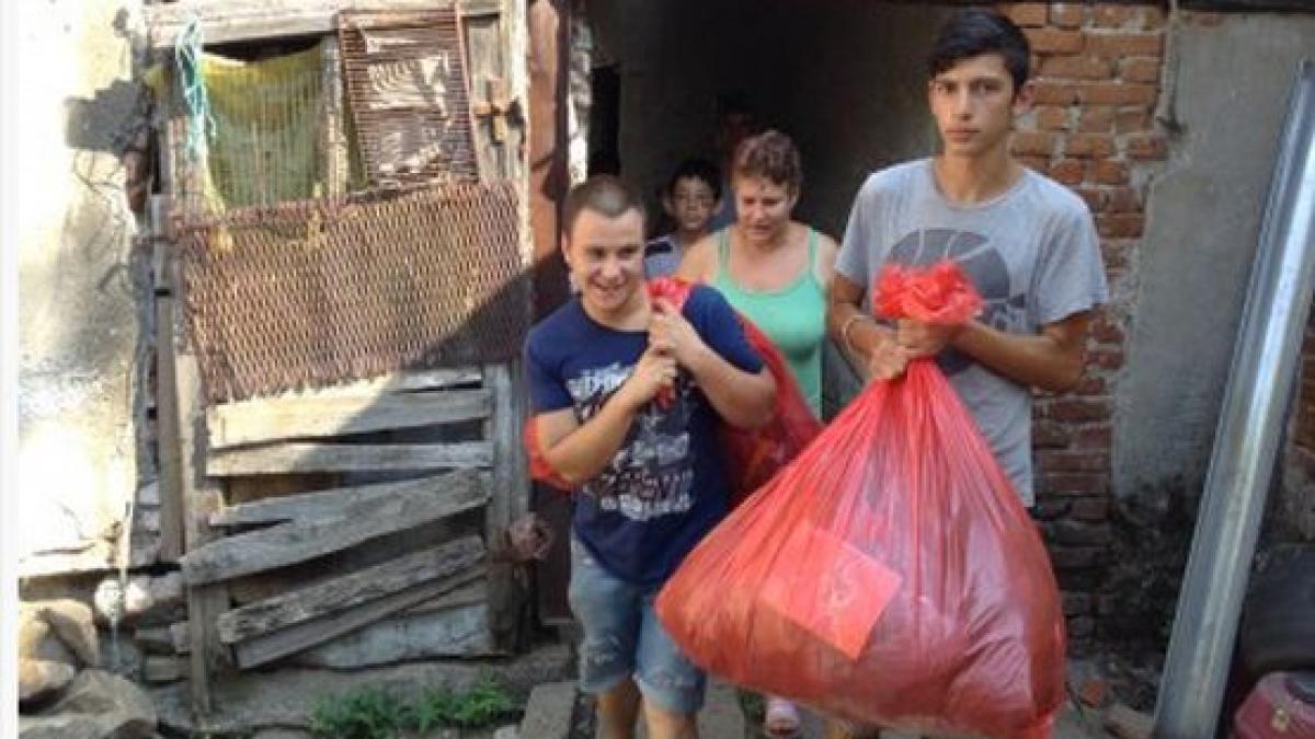 problemele lor nu i au impiedicat sa aduca bucuria in casele mai multor familii nevoiase