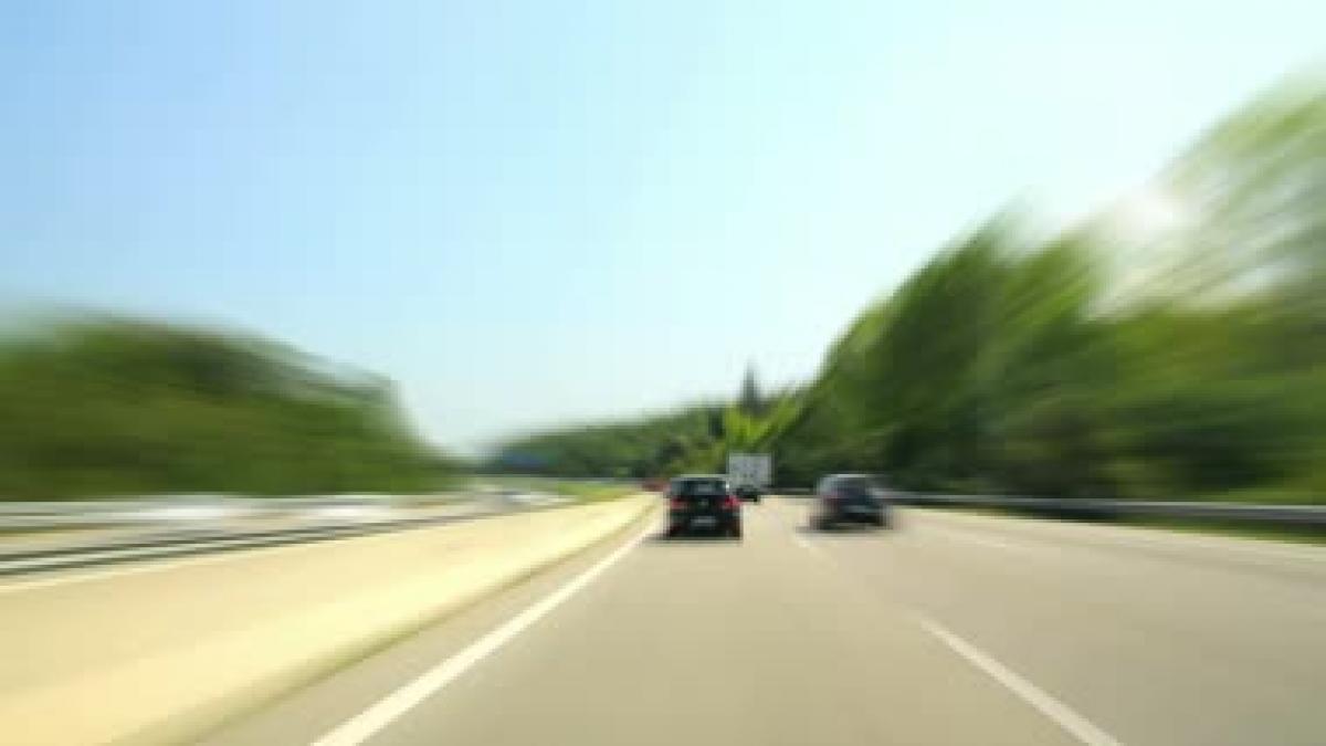 un batran de 84 de ani a fost prins conducand cu 160 km h