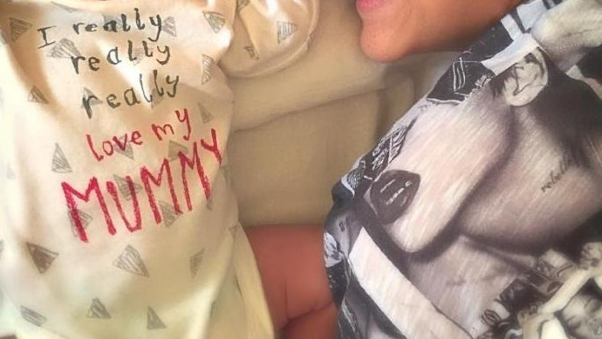 fotografia impresionanta cu andra si fiica ei ce i a urat artista micutei de sfanta maria