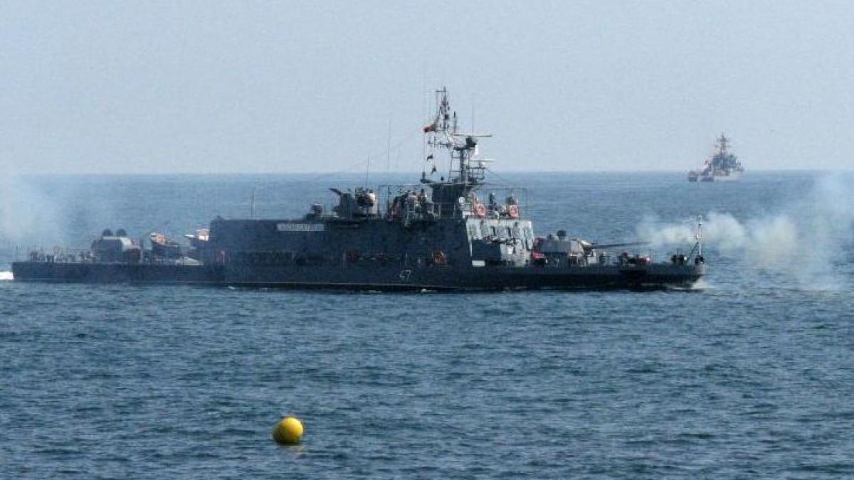 parada spectaculoasa de ziua marinei mii de oameni au participat la festivitati