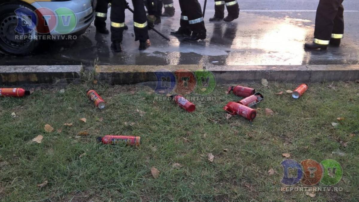 foto taxi in flacari in mamaia 10 extinctoare nu l au putut stinge