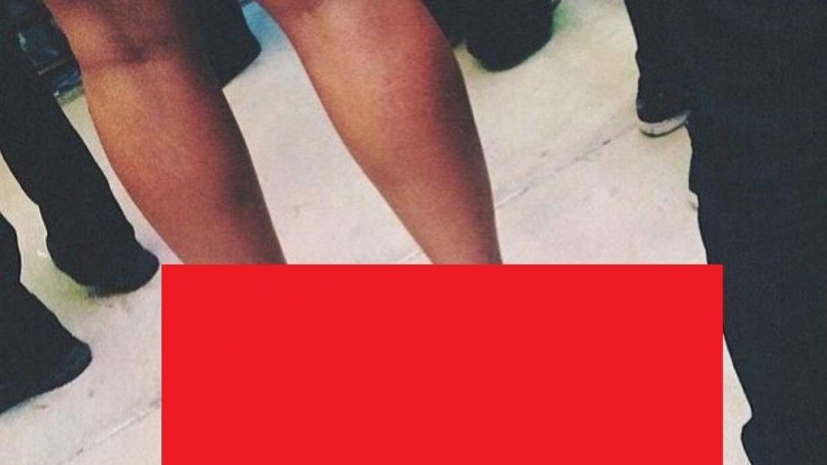 nu se poate asa ceva asta e poza anului pe internet cum s a incaltat o tanara si a iesit sa faca