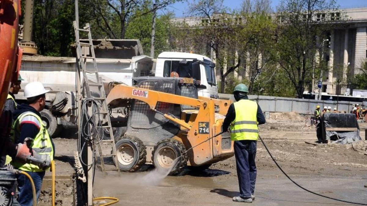 canicula topeste cheful de munca pe santierul metroului din drumul taberei