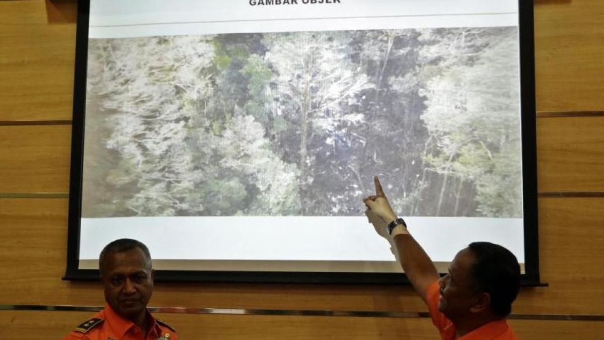 salvatorii au ajuns la epava avionului prabusit in indonezia dar nu au gasit niciun supravietuitor