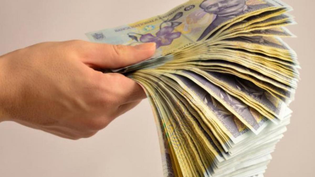 bani de la guvern pentru familiile sarace si persoanele singure