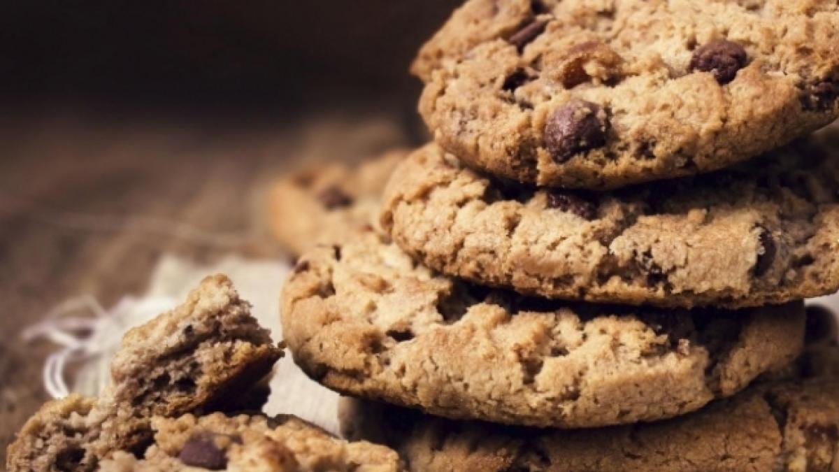 cea mai buna reteta de biscuiti cu ciocolata neagra si migdale iata cum se prepara