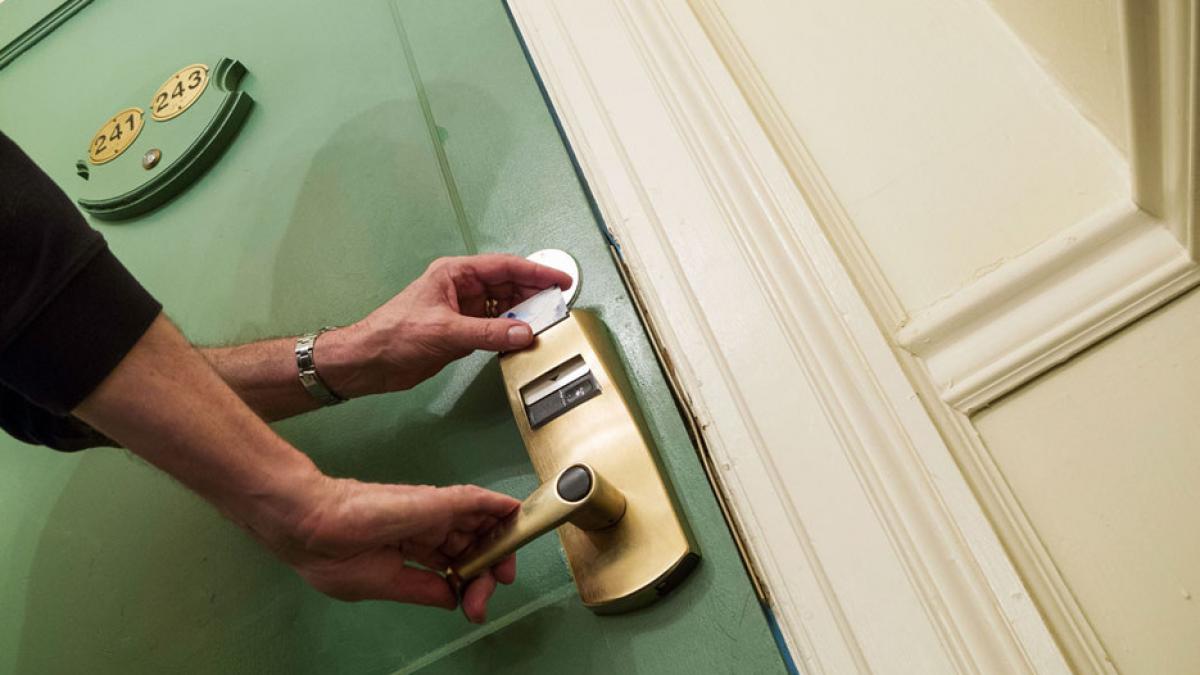 culmea ghinionului pentru un hot din focsani a vrut sa jefuiasca doi batausi