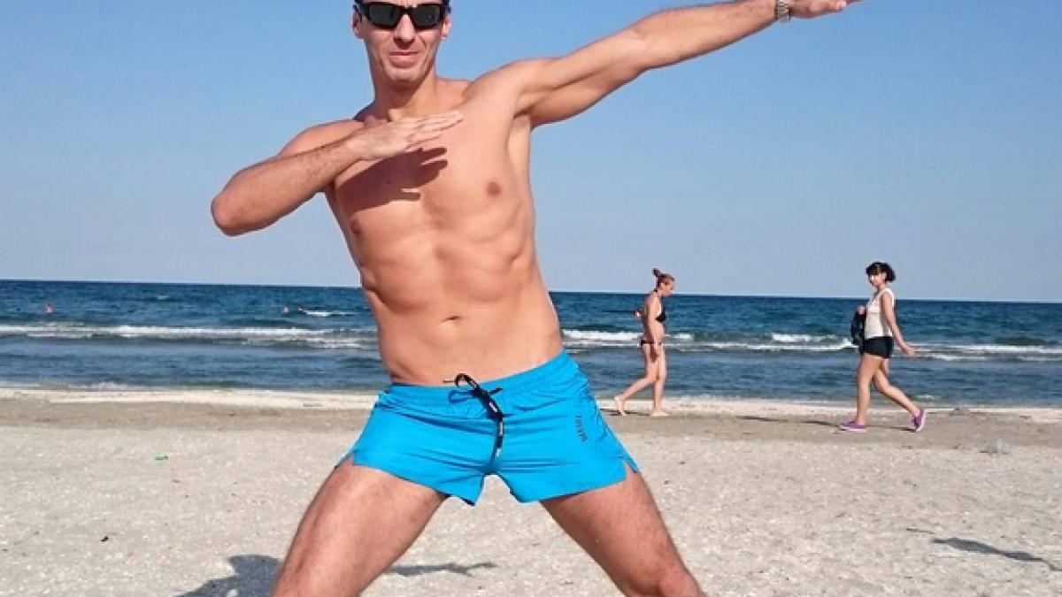 mircea badea se antreneaza de fata cu fiul lui uite ce abdomen lucrat are realizatorul tv