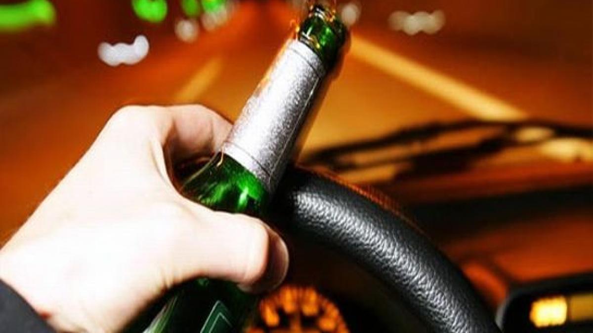 sofer imobilizat de trecatori dupa ce a facut prapad intr o parcare video