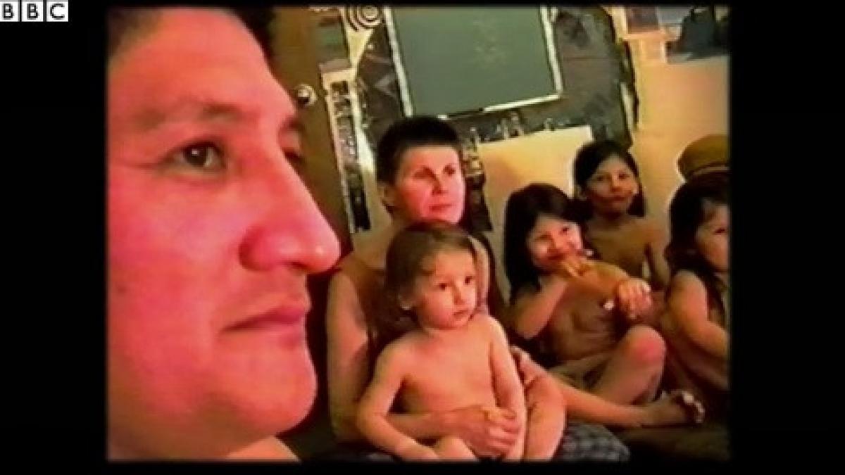 au fost tinuti izolati vreme de 14 ani intr un apartament prima reactie a unor tineri atunci cand