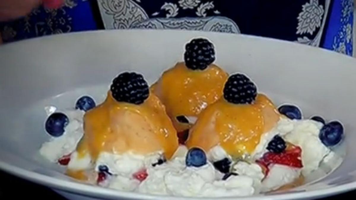 desert de vara prajitura delicioasa cu fructe de padure