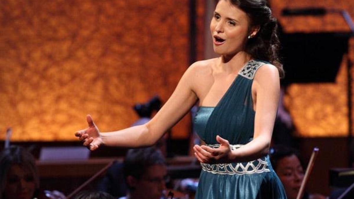 dirijorul tiberiu soare si soprana valentina nafornita pornesc pe urmele lui george enescu