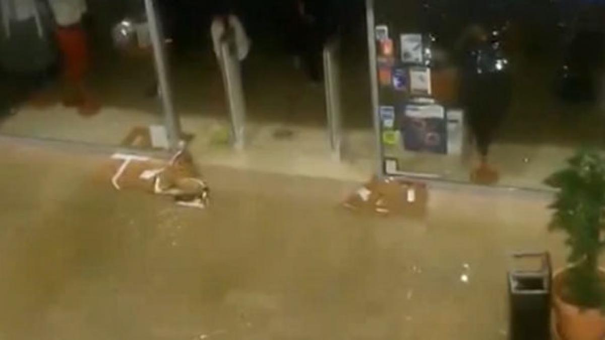 mall inundat dupa o ploaie torentiala