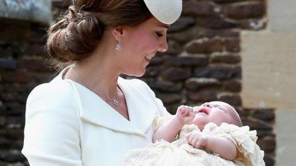 printesa diana a fost acolo fotografia de la botezul micutei charlotte care a devenit virala pe