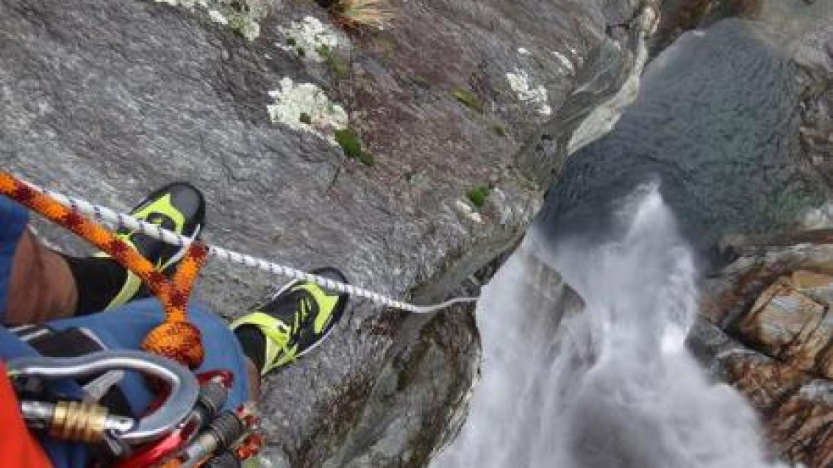 record mondial la sarit in apa avea 123 km h cand a ajuns la poalele cascadei video